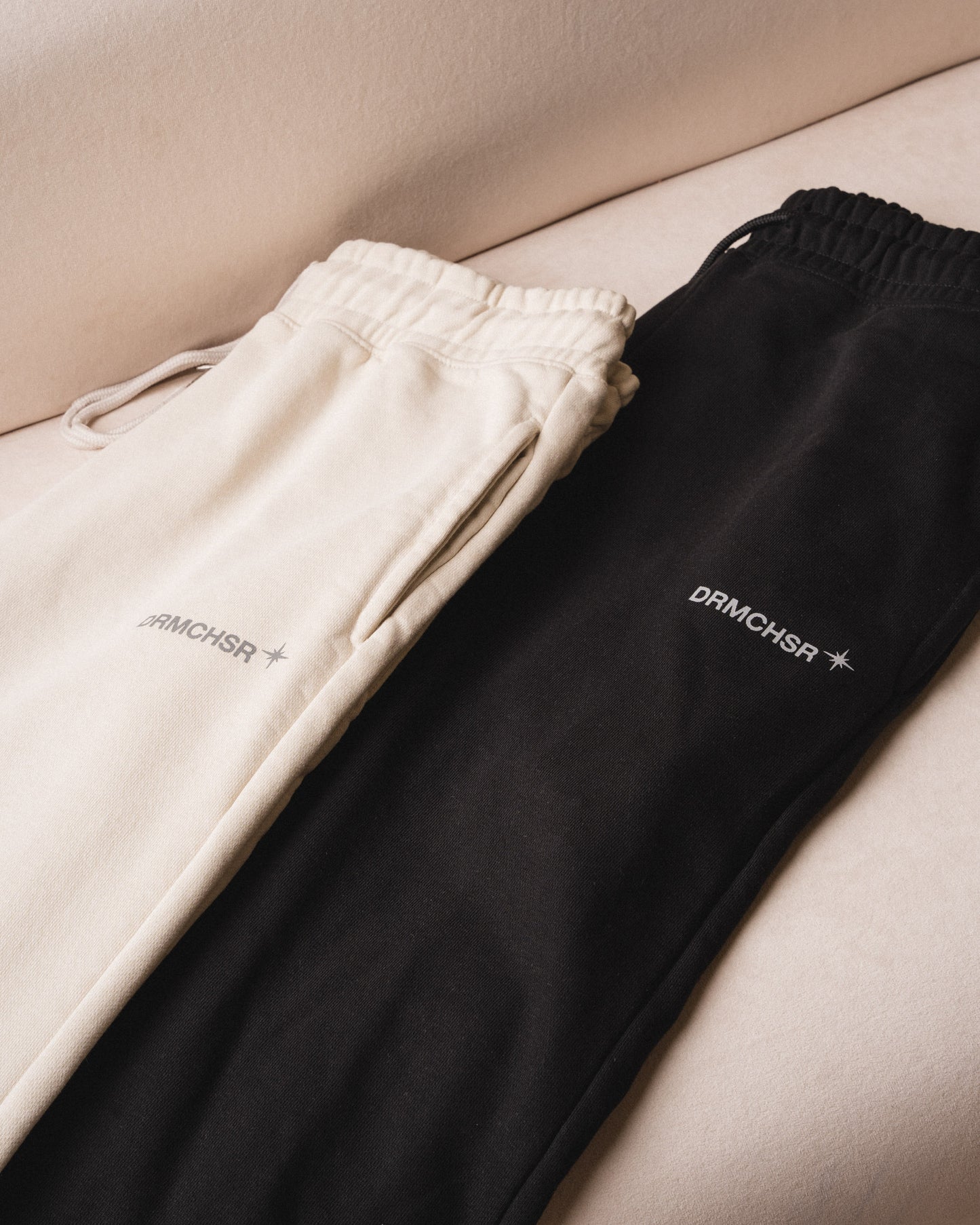 LOGO SWEATPANTS - BLACK